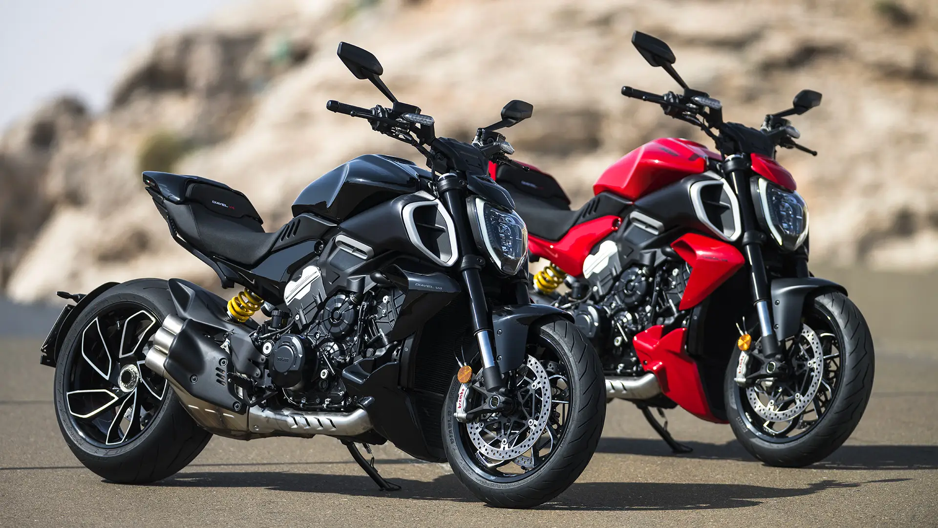 Ducati Diavel V4 Black Roadster Livery